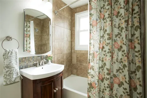 $475,000 | 524 East 56th Street, Kansas City, MO 64110