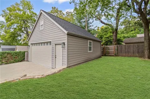 $475,000 | 524 East 56th Street, Kansas City, MO 64110