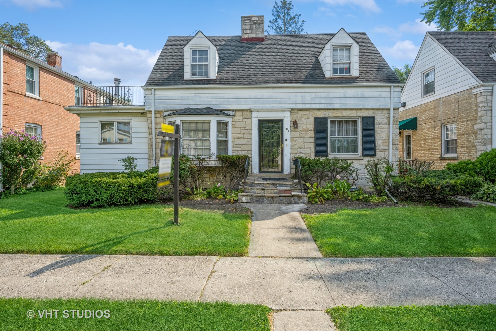 101 North Knight Avenue Park Ridge, IL 60068 - Photo 2 of 10 a front view of a house with a yard