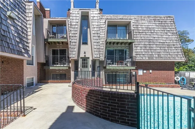 $183,500 | 3602 Gillham Road, Kansas City, MO 64111