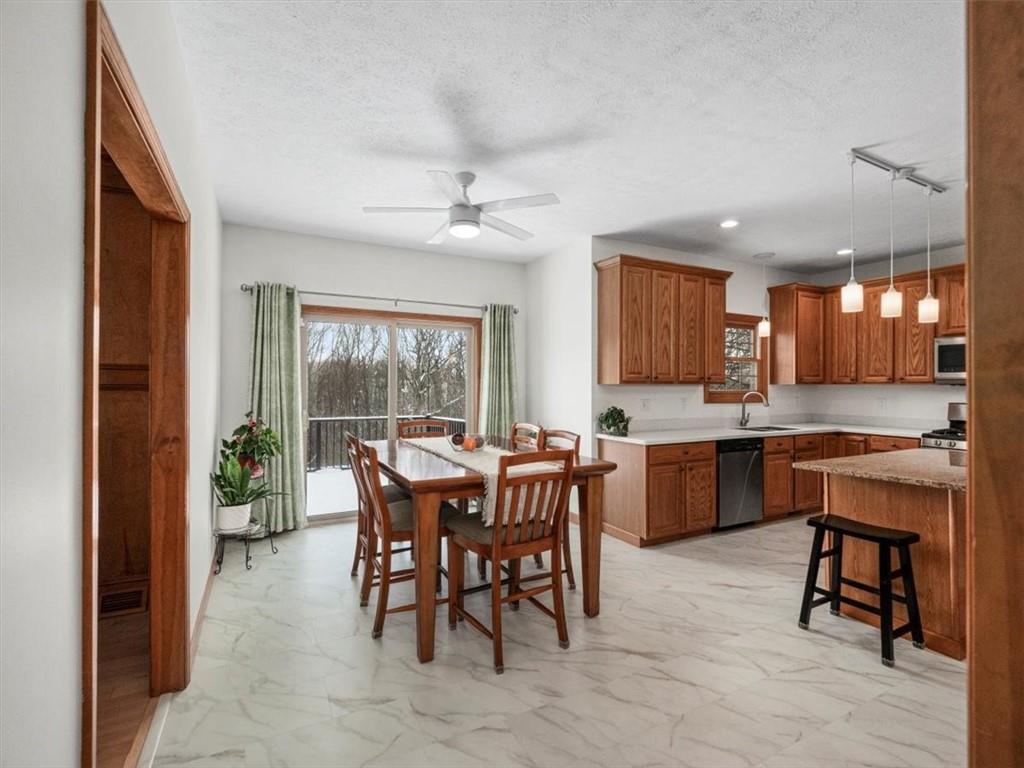 194 Warren Road Warrendale, PA 15086 - Photo 8 of 33 Gallery Image 8