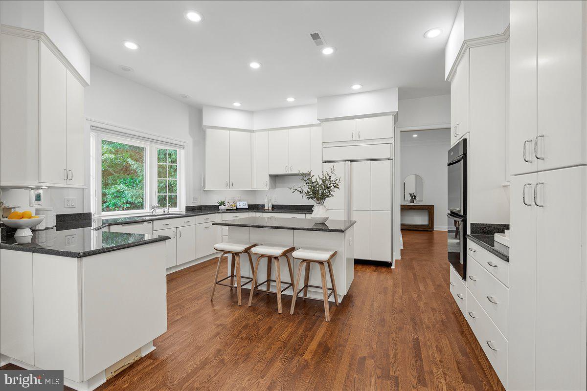 8413 Rapley Ridge Lane Potomac, MD 20854 - Photo 12 of 85 Large kitchen