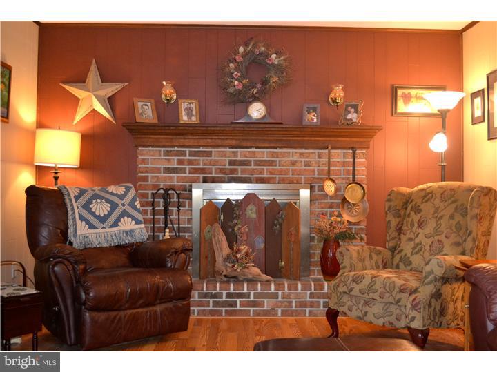 807 Broadcasting Road Wyomissing, PA 19610 - Photo 12 of 25 Family Room