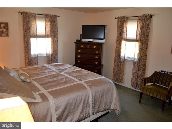 807 Broadcasting Road Wyomissing, PA 19610 - Photo 14 of 25 Bedroom - Main