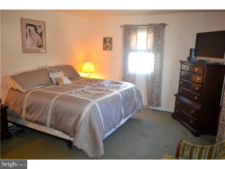 807 Broadcasting Road Wyomissing, PA 19610 - Photo 15 of 25 Bedroom - Main