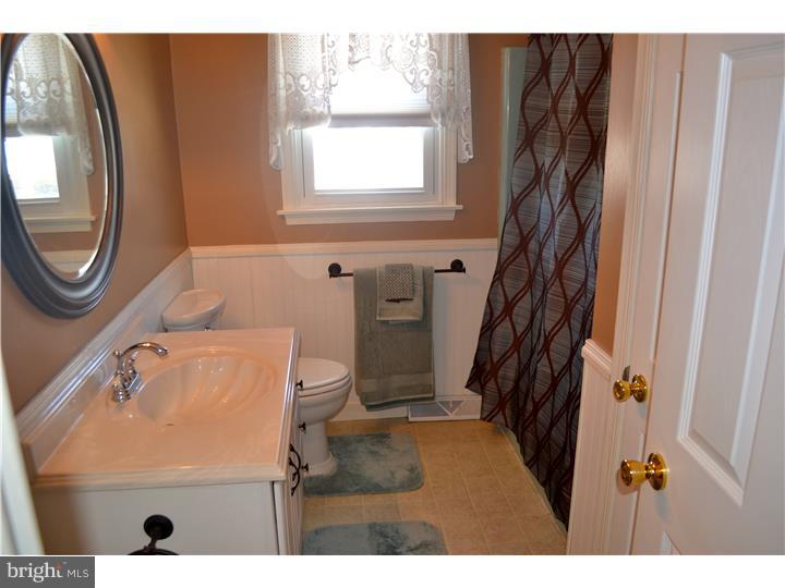 807 Broadcasting Road Wyomissing, PA 19610 - Photo 20 of 25 Bathroom