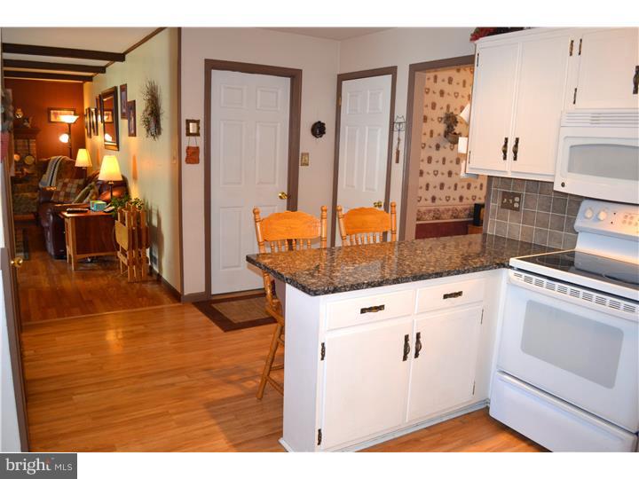 807 Broadcasting Road Wyomissing, PA 19610 - Photo 9 of 25 Kitchen