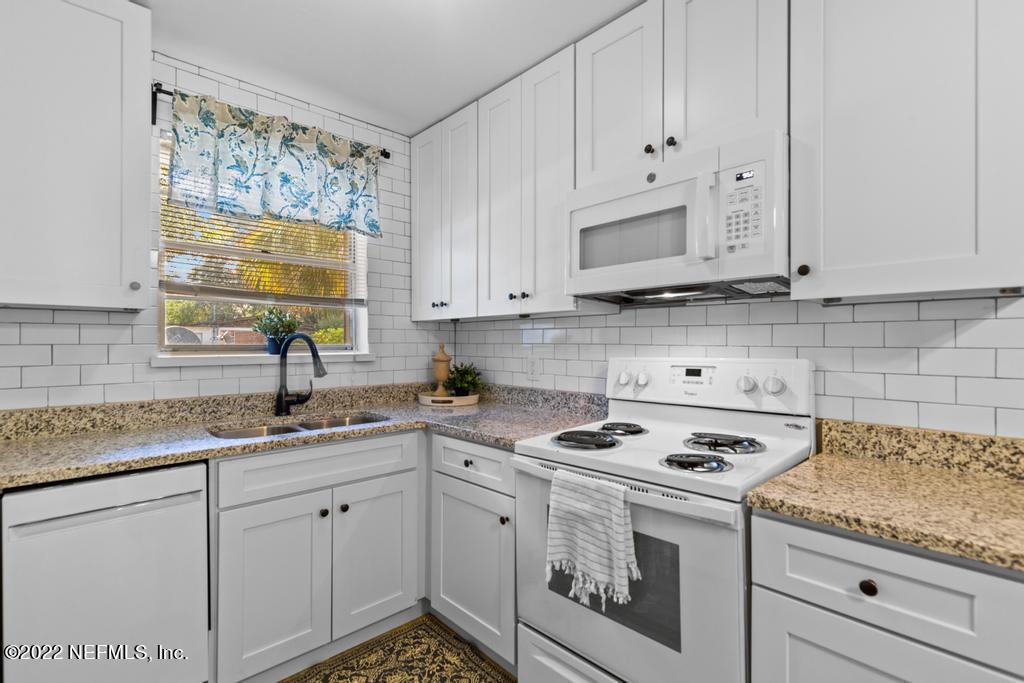 1852 Leon Road Jacksonville, FL 32246 - Photo 13 of 31 Kitchen-new microwave and dishwasher