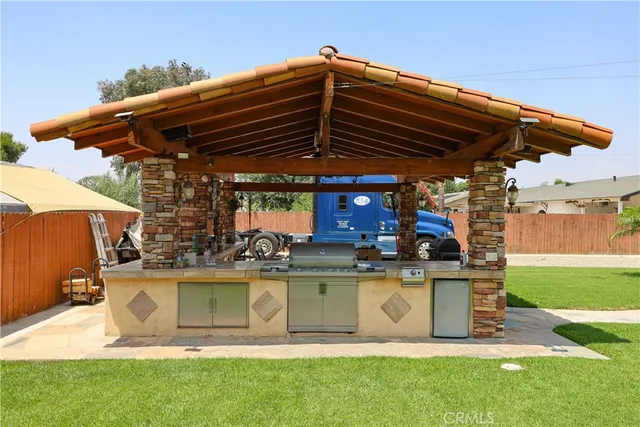 a view of a backyard with table and chairs