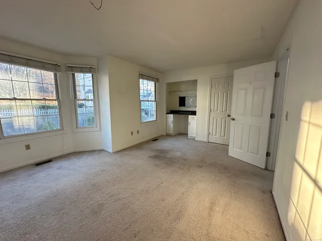 $260,000 | 926 Quinnipiac Avenue, Unit 1, New Haven, CT 06513