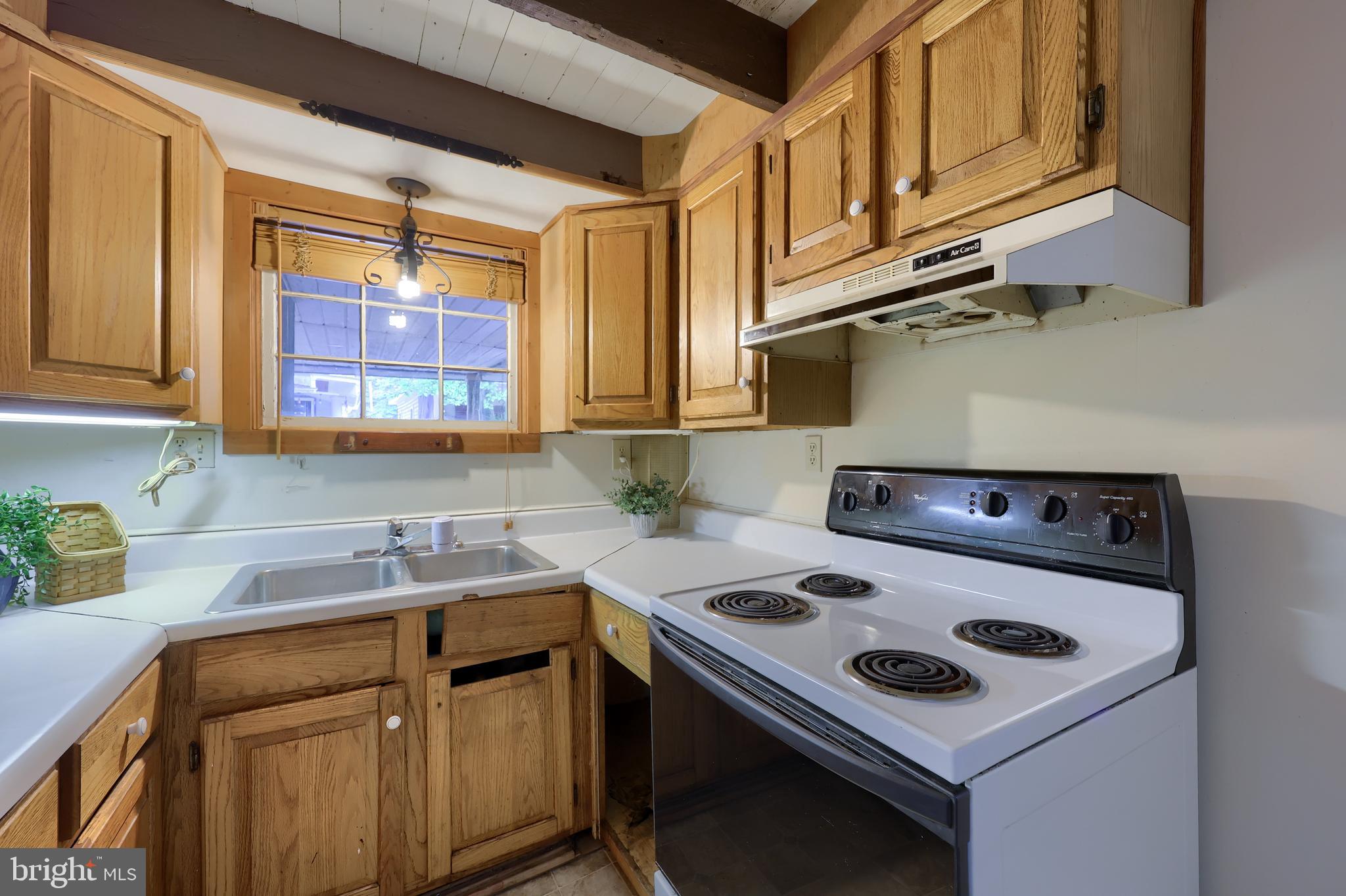 306 6th Street Mount Gretna, PA 17064 - Photo 16 of 25 Kitchen