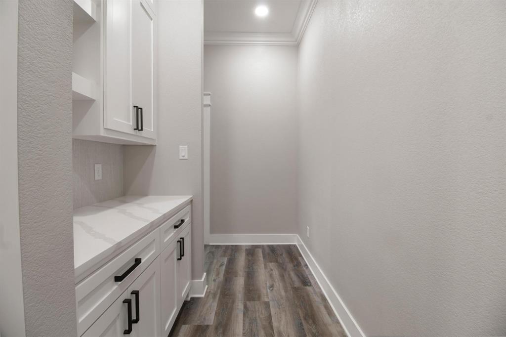 800 Stone Chimney Road Bullard, TX 75757 - Photo 29 of 40 a bathroom with a sink and a mirror