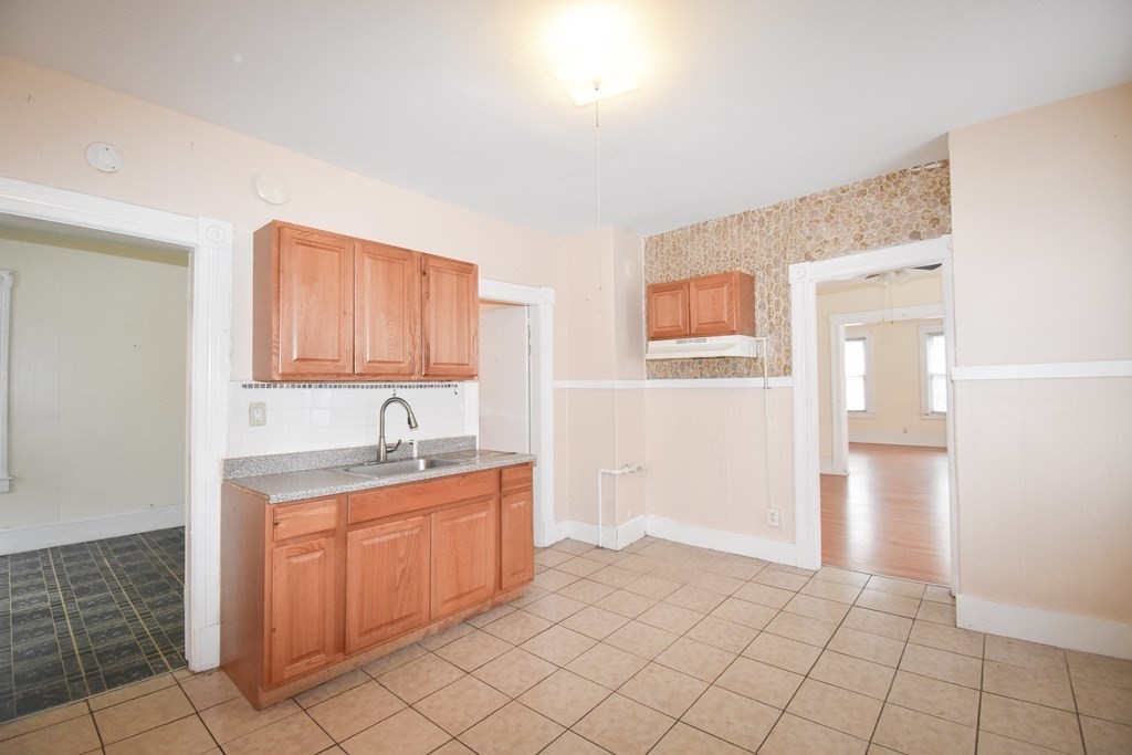 20 Lexington Street Springfield, MA 01107 - Photo 4 of 36 Gallery Image 4