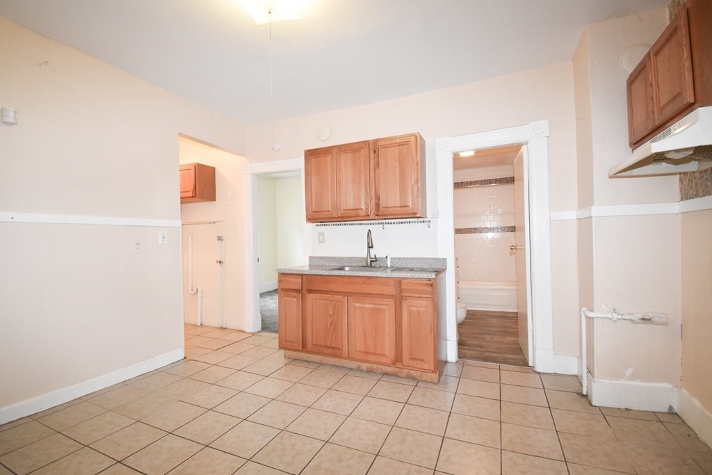 20 Lexington Street Springfield, MA 01107 - Photo 6 of 36 Gallery Image 6