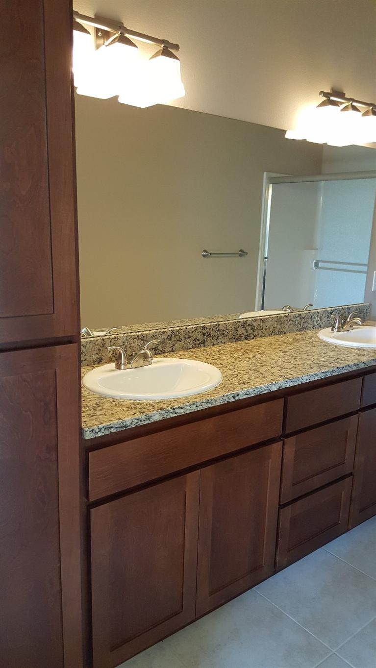 402 Live Oak Loop Central Point, OR 97502 - Photo 5 of 16 Additional Photo
