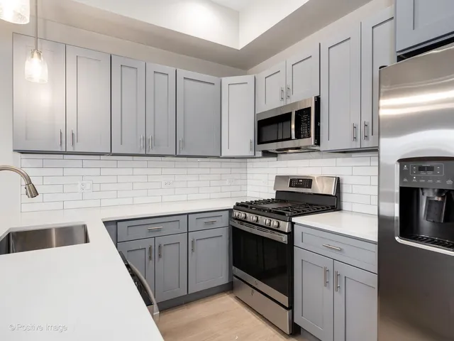 $2,200 | 7517 West Belmont Avenue, Unit 3W, Chicago, IL 60707