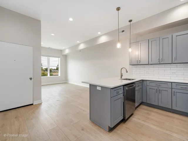 $2,200 | 7517 West Belmont Avenue, Unit 3W, Chicago, IL 60707