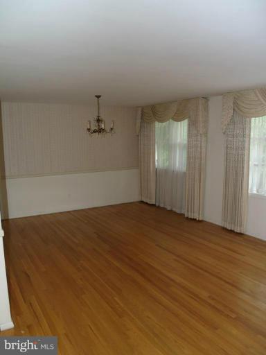 7 Weyfield Court Rosedale, MD 21237 - Photo 5 of 14 Living Room/Dining Room