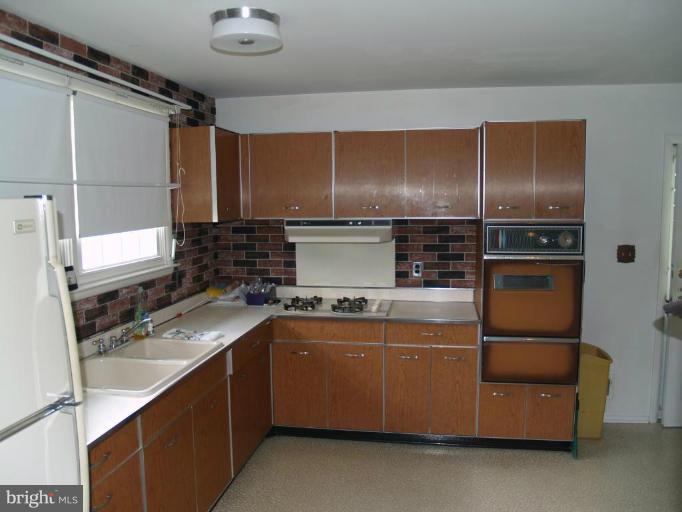 7 Weyfield Court Rosedale, MD 21237 - Photo 6 of 14 Kitchen