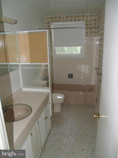 7 Weyfield Court Rosedale, MD 21237 - Photo 7 of 14 Bath #1