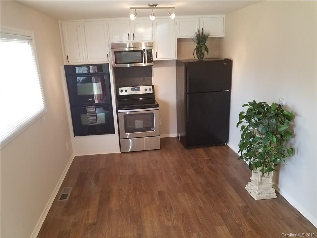 2720 Thornton Road Charlotte, NC 28208 - Photo 8 of 17 Gallery Image 8
