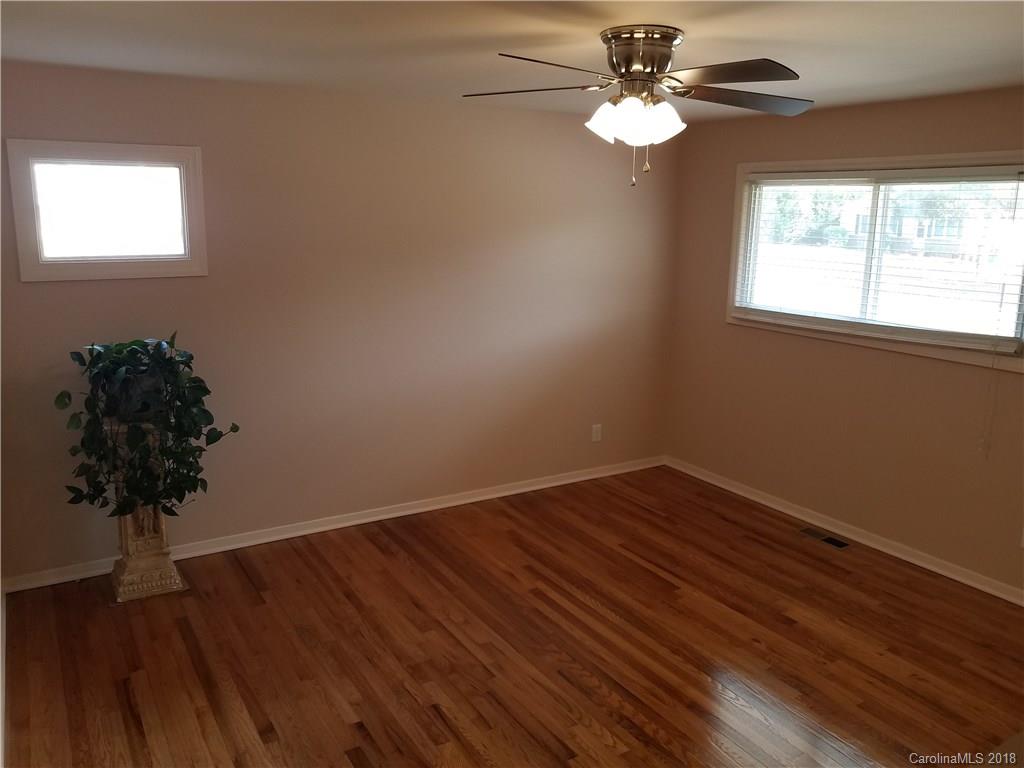 2720 Thornton Road Charlotte, NC 28208 - Photo 9 of 17 Gallery Image 9