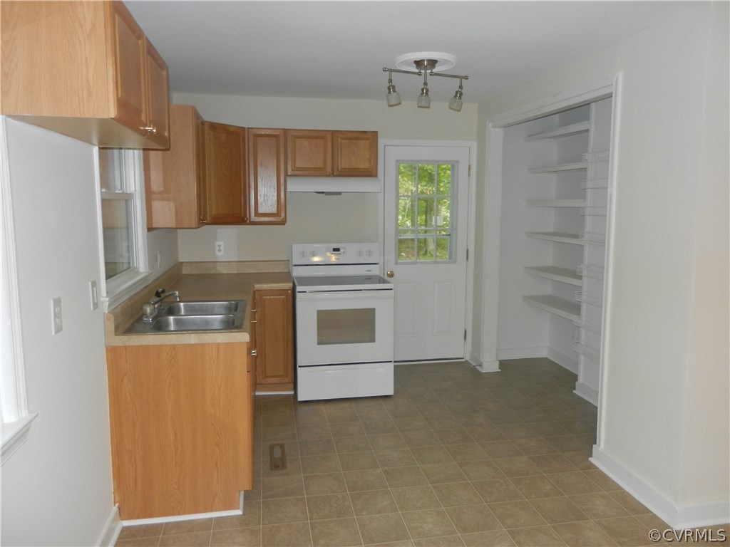 14112 Arwood Road Disputanta, VA 23842 - Photo 3 of 13 Gallery Image 3