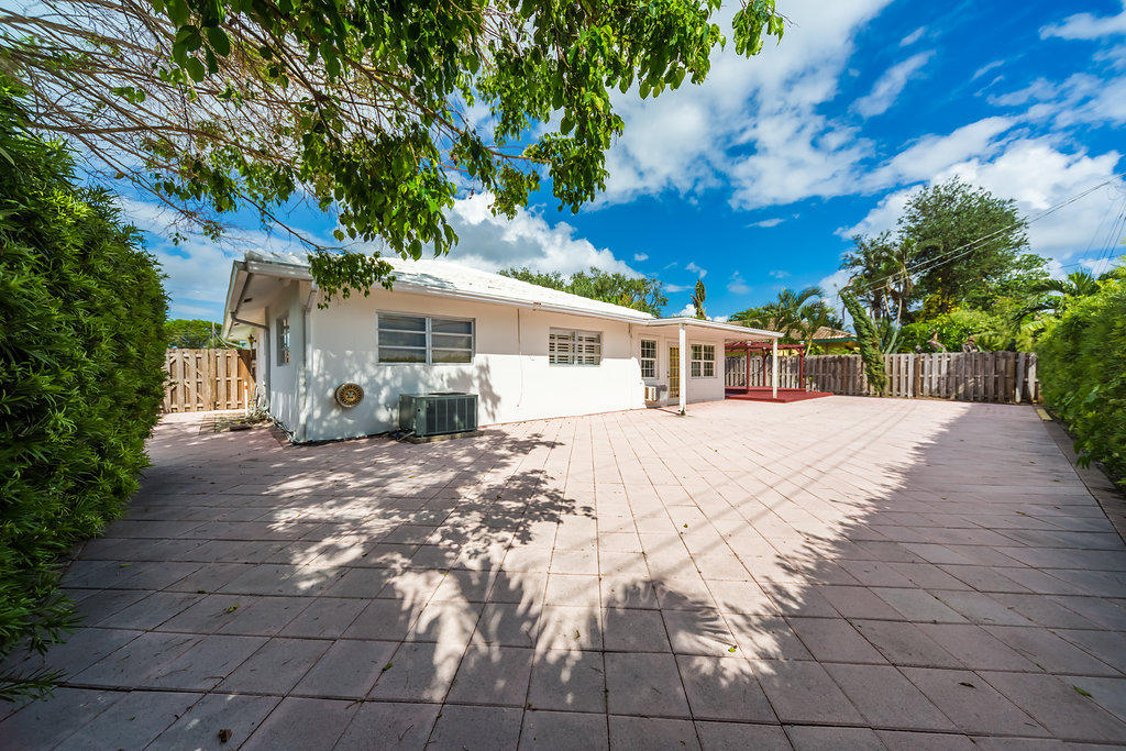 316 Northeast 31st Street Boca Raton, FL 33431 - Photo 6 of 25 PHO_7420-HDR