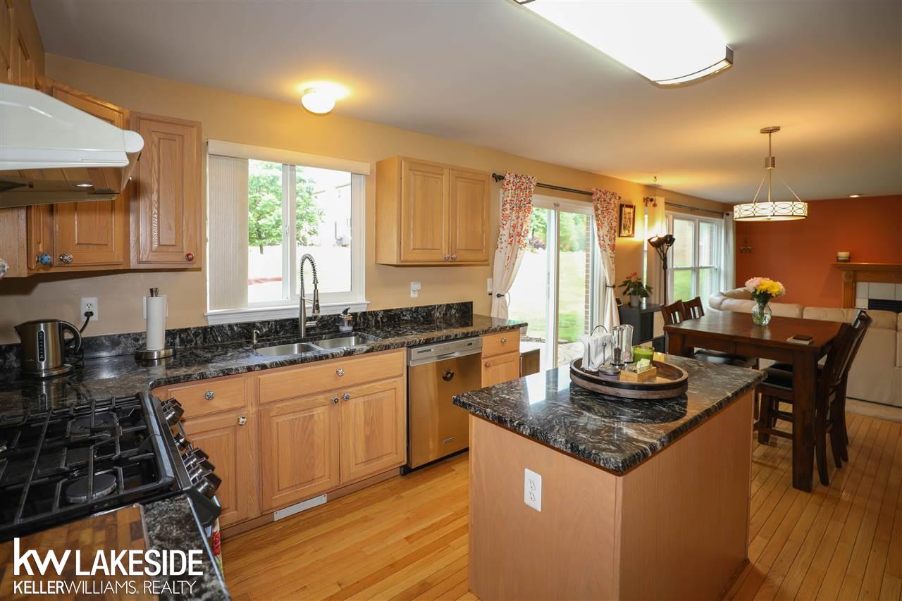 2818 Long Meadow Lane Rochester, MI 48307 - Photo 12 of 45 50045489-11.JPG