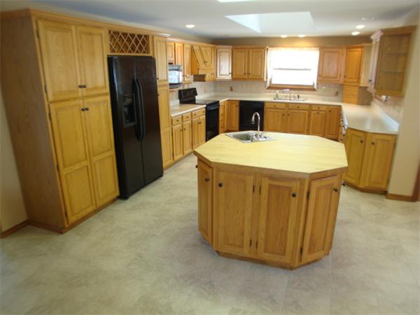 21 Spring Meadows South Hadley, MA 01075 - Photo 3 of 28 Gallery Image 3