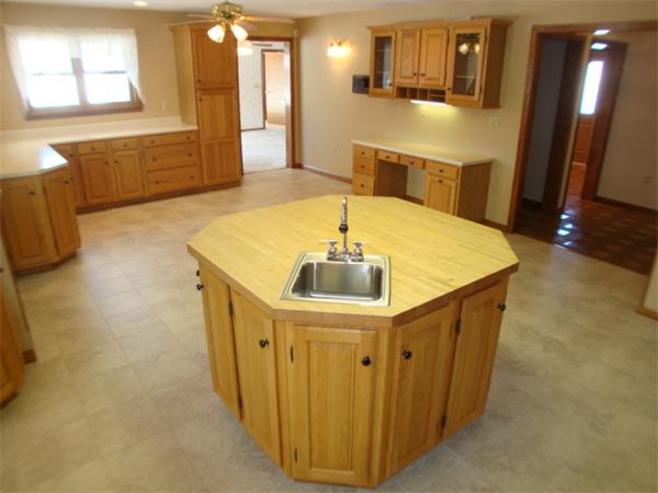 21 Spring Meadows South Hadley, MA 01075 - Photo 4 of 28 Gallery Image 4