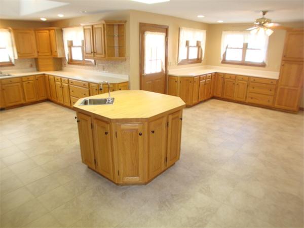21 Spring Meadows South Hadley, MA 01075 - Photo 5 of 28 Gallery Image 5