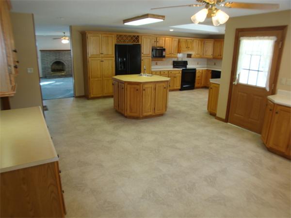 21 Spring Meadows South Hadley, MA 01075 - Photo 7 of 28 Gallery Image 7