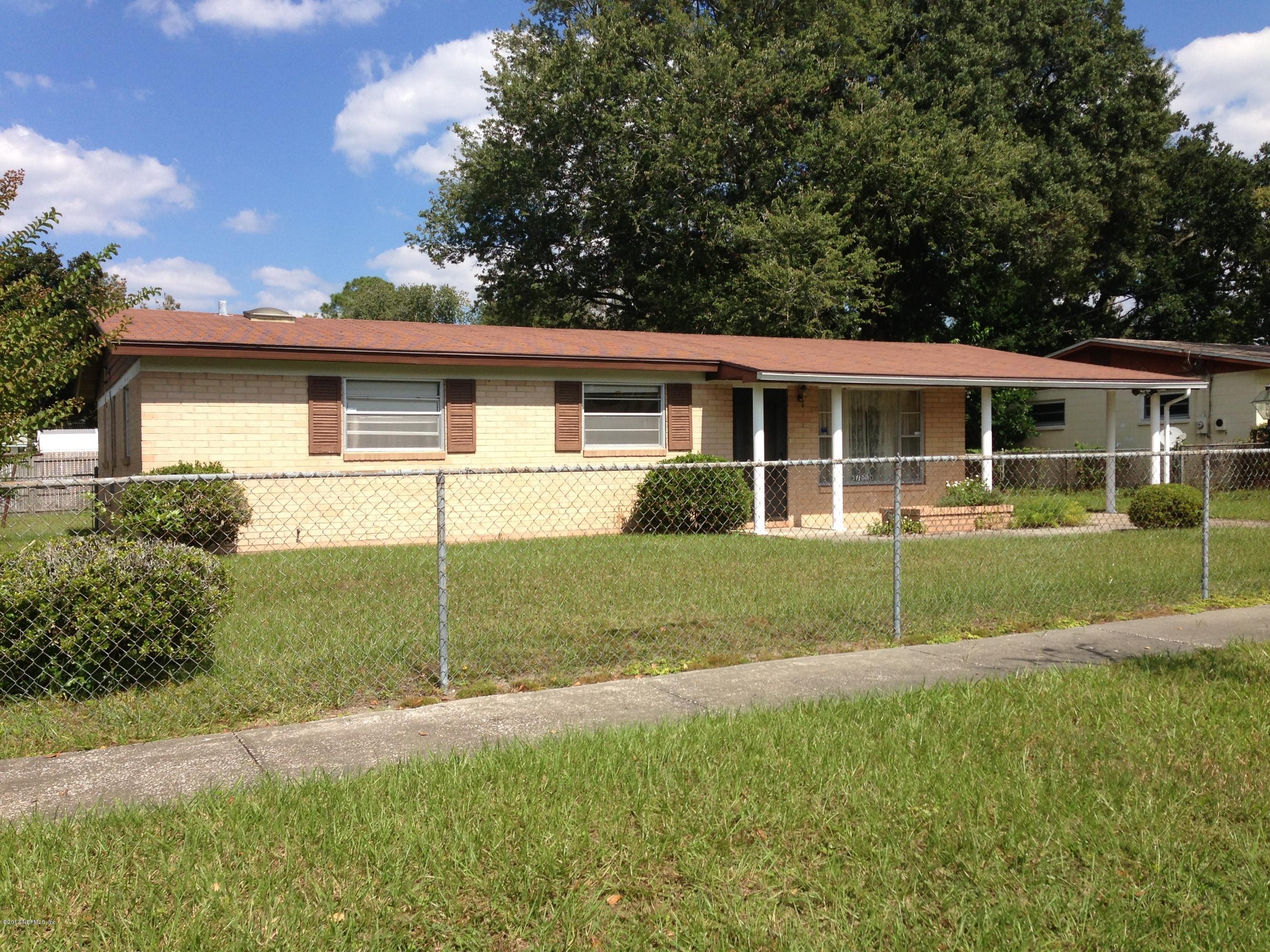 a view of house with a yard