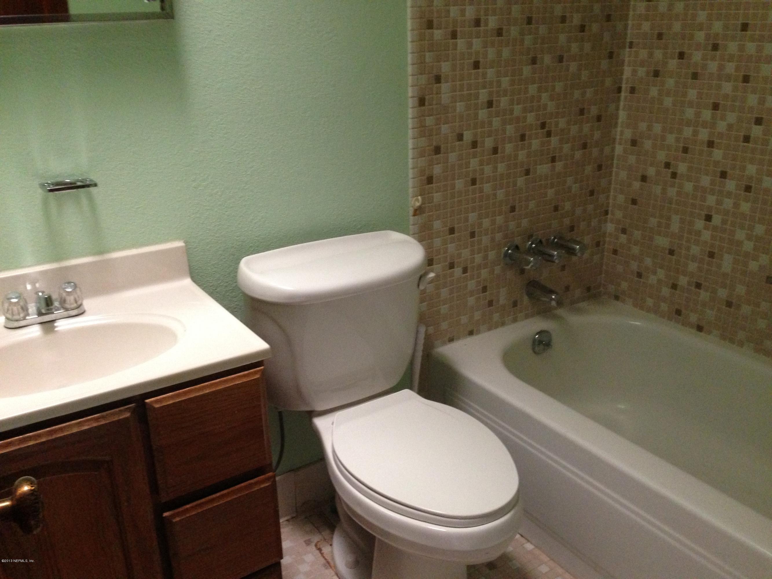 7861 Austin Road Jacksonville, FL 32244 - Photo 9 of 16 2nd Bathroom