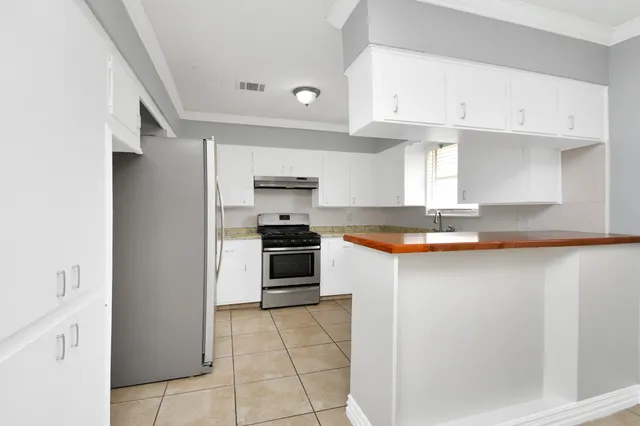 $1,700 | 6814 Della Street, Houston, TX 77093