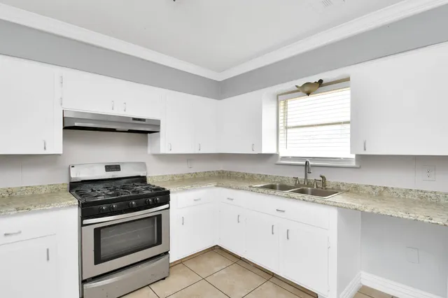 $1,700 | 6814 Della Street, Houston, TX 77093