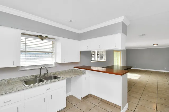 $1,700 | 6814 Della Street, Houston, TX 77093