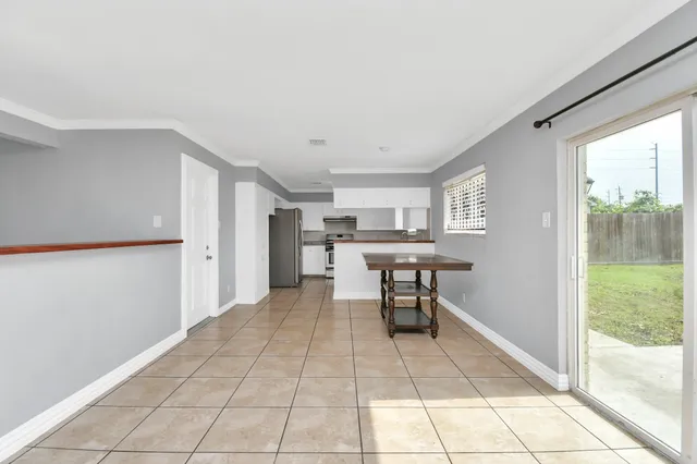 $1,700 | 6814 Della Street, Houston, TX 77093