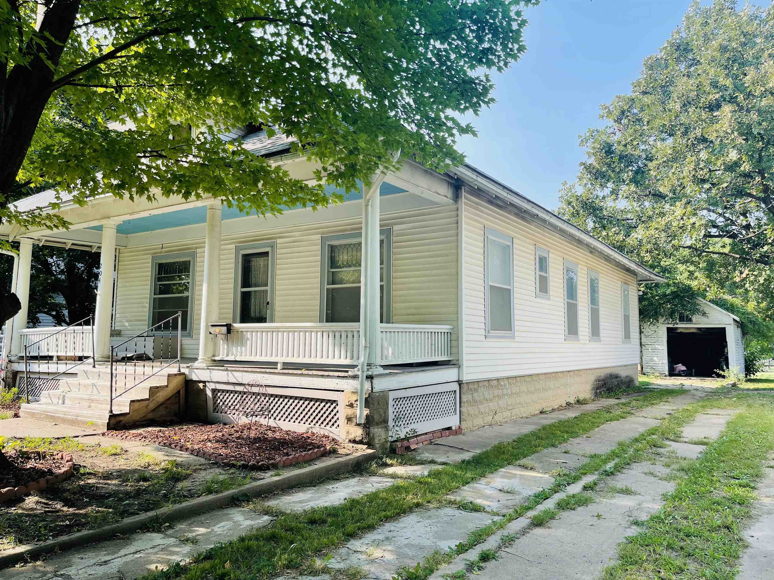 204 Miller Street Marion, KS 66861 - Photo 3 of 27