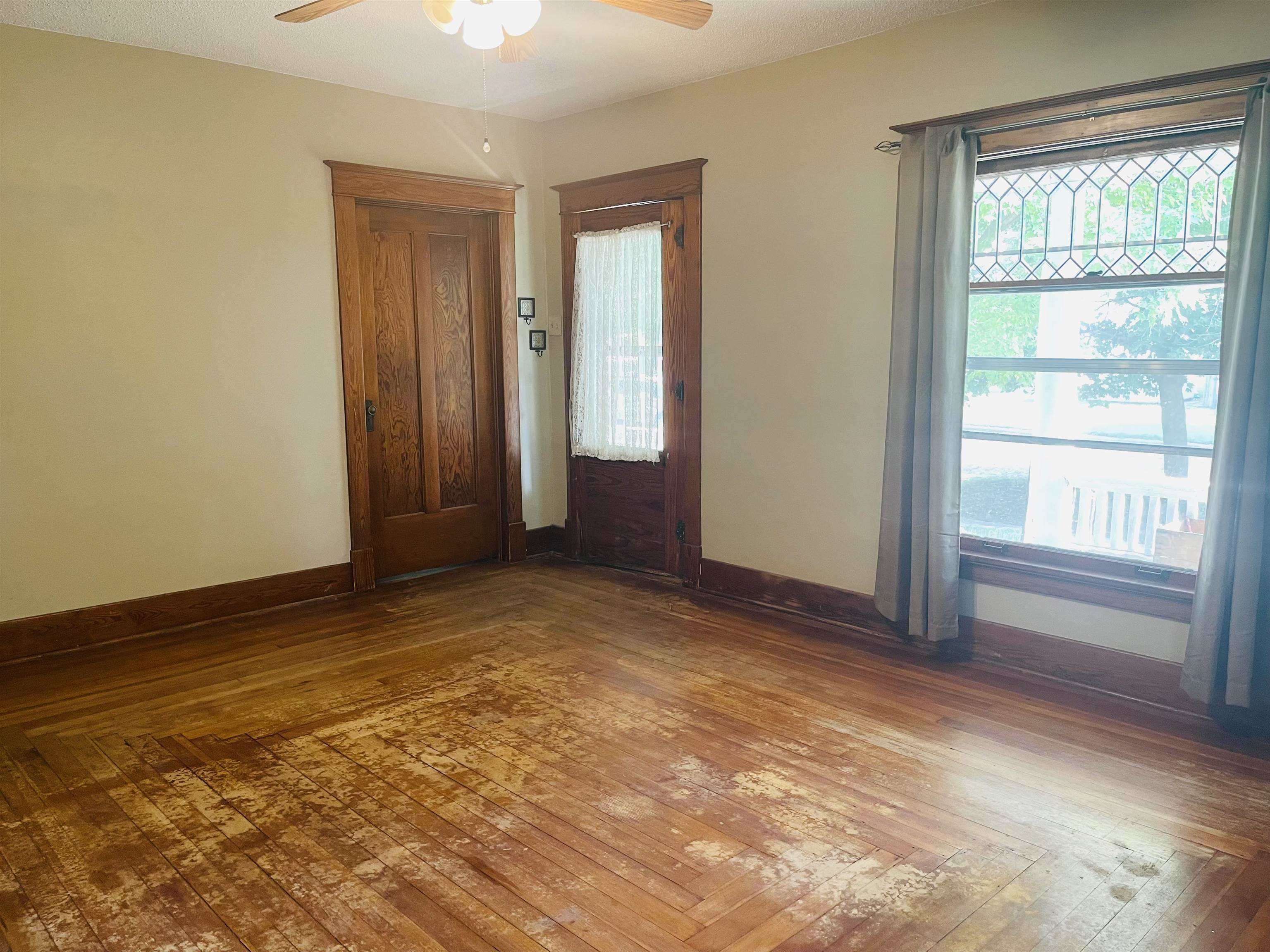 204 Miller Street Marion, KS 66861 - Photo 4 of 27