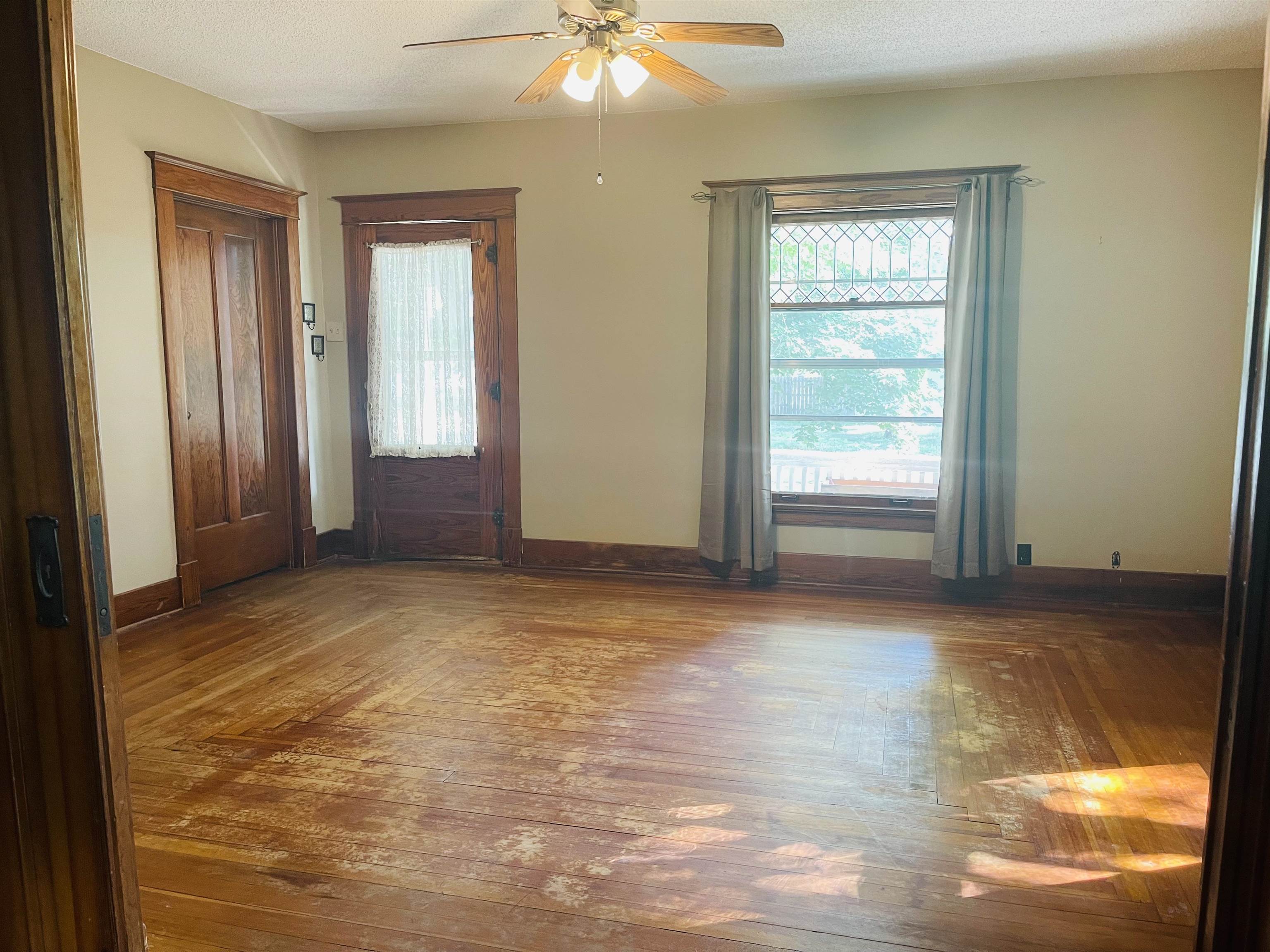 204 Miller Street Marion, KS 66861 - Photo 5 of 27