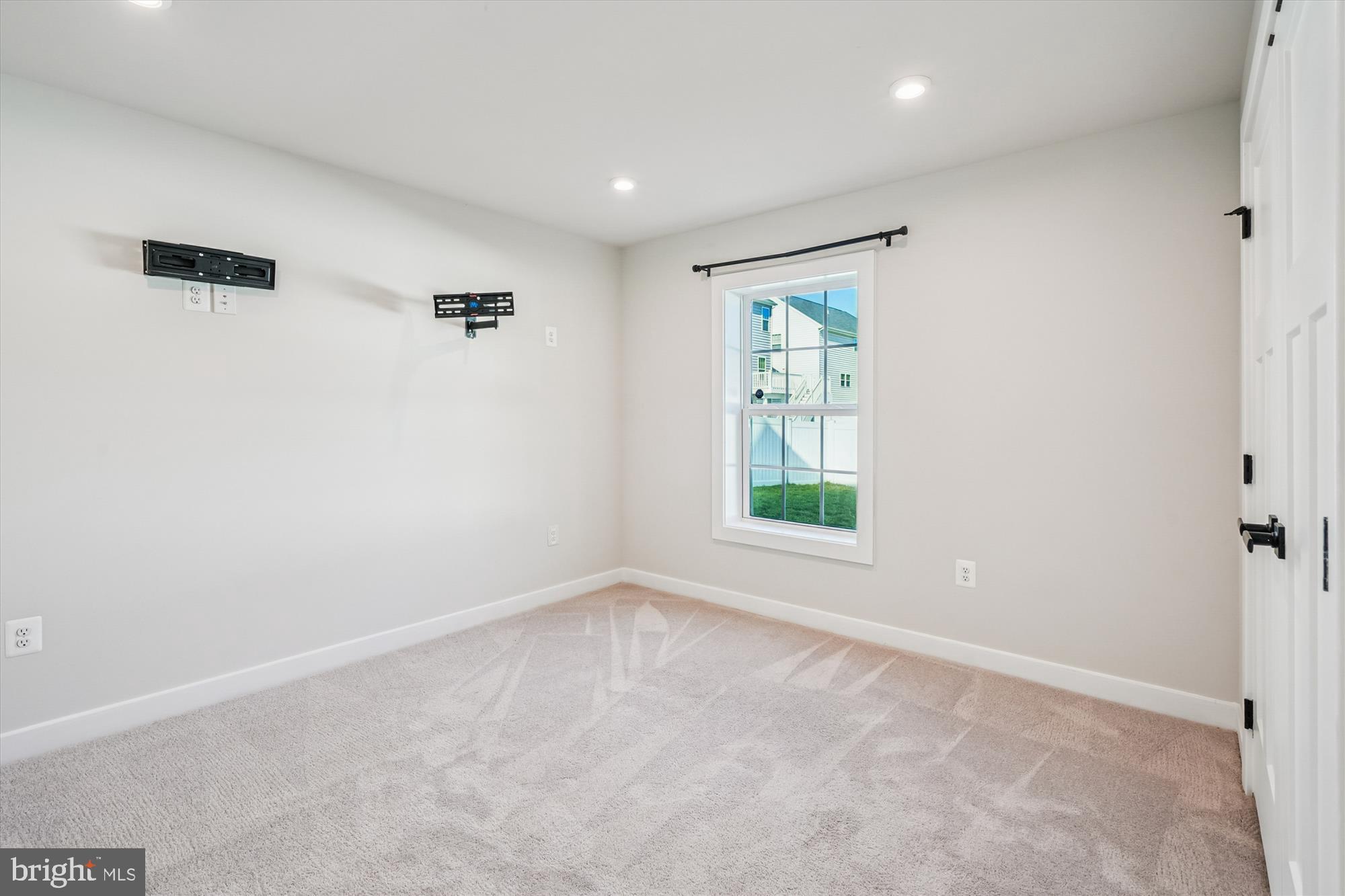 105 Driscoll Lane Stafford, VA 22554 - Photo 48 of 69 an empty room with windows and closet