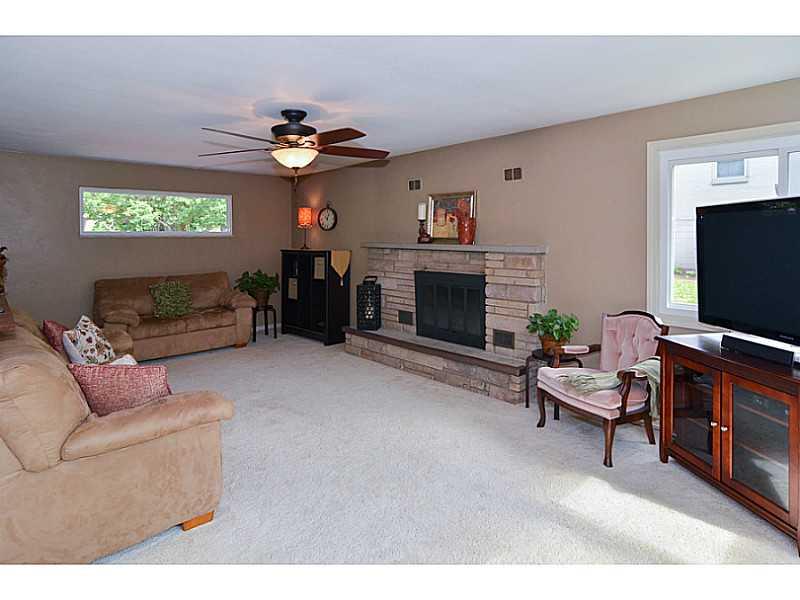 190 Goldsmith Road Pittsburgh, PA 15237 - Photo 2 of 18 Living Room.