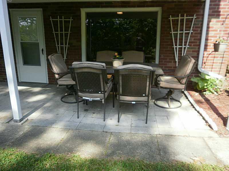 190 Goldsmith Road Pittsburgh, PA 15237 - Photo 16 of 18 Patio/Deck.