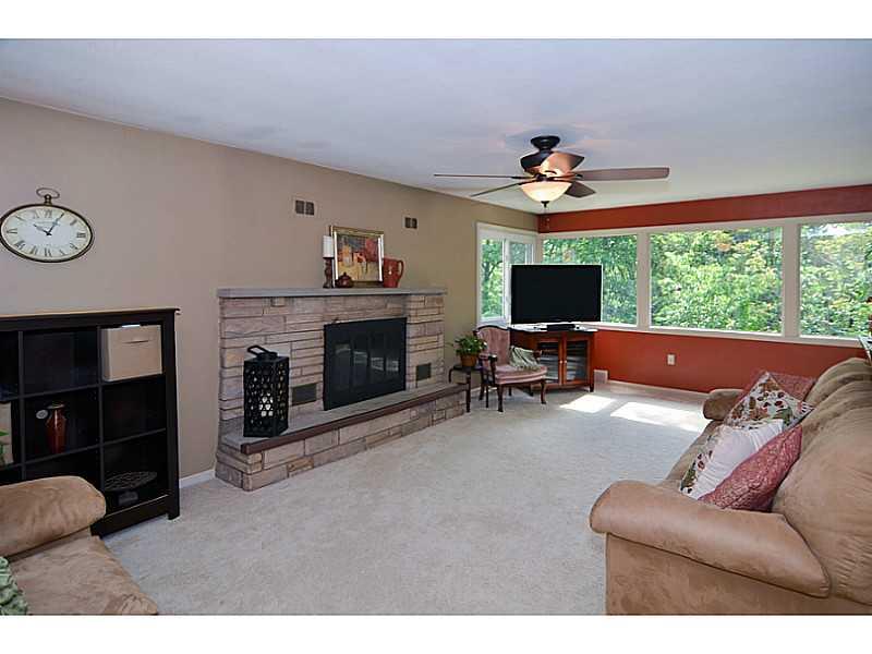 190 Goldsmith Road Pittsburgh, PA 15237 - Photo 3 of 18 Living Room.