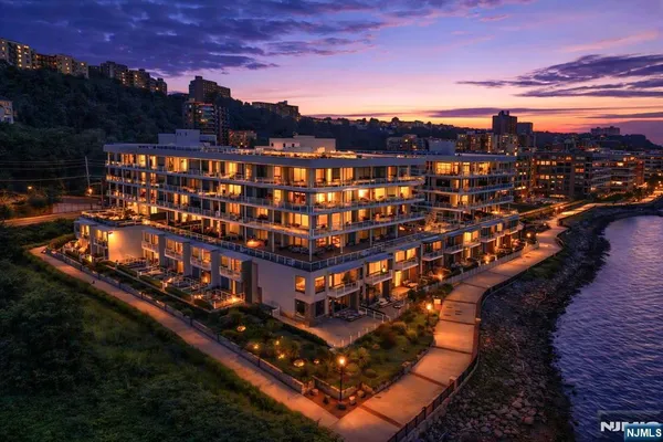 $799,000 | 3 Somerset Lane, Unit 307, Edgewater, NJ 07020