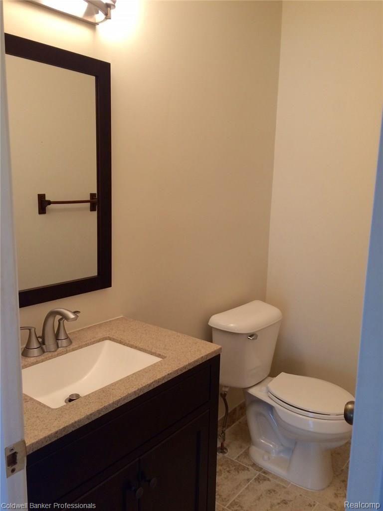 1286 Brook Lane, Unit 295 Rochester, MI 48306 - Photo 10 of 27 Half bath main floor.jpg