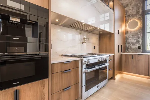 $6,995,000 | 512 Edge Of Woods Road, Water Mill, NY 11976