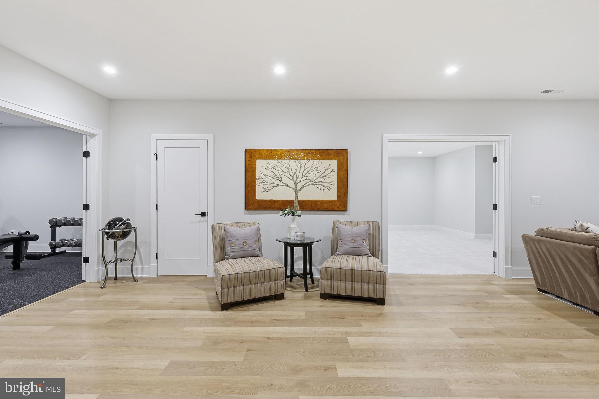 7000 Hector Road McLean, VA 22101 - Photo 40 of 50 a living room with furniture